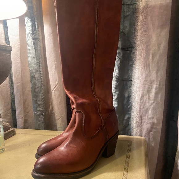 Never worn Frye size 9 boots - Picture 2 of 4
